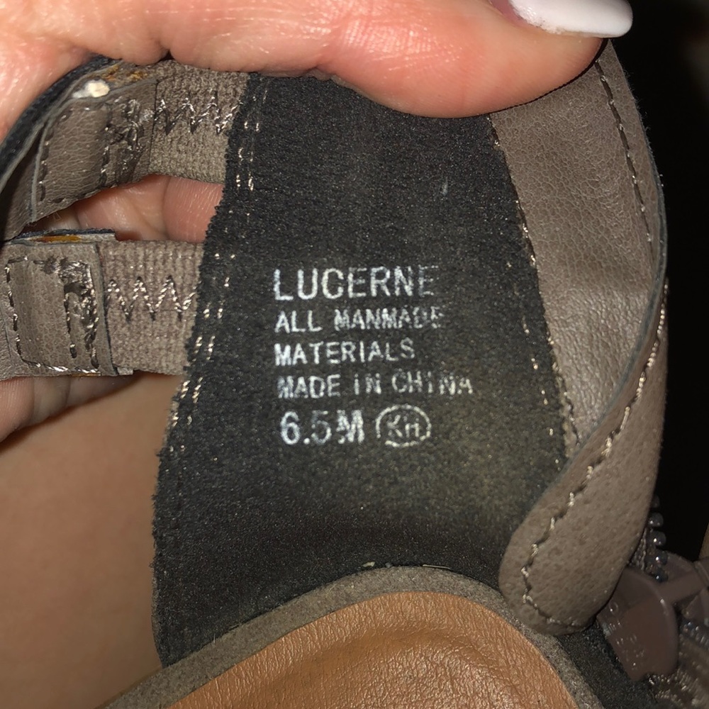 Gray Heels - Picture 4 of 4